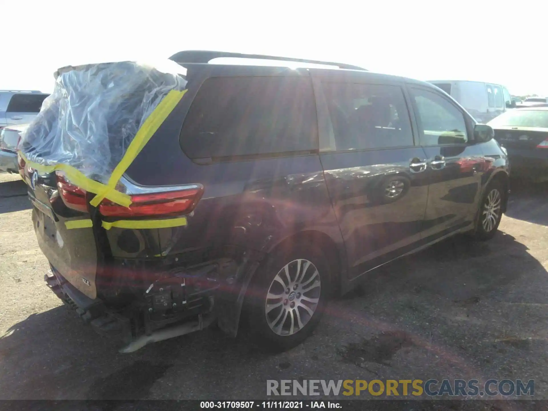 4 Photograph of a damaged car 5TDYZ3DC8KS013190 TOYOTA SIENNA 2019