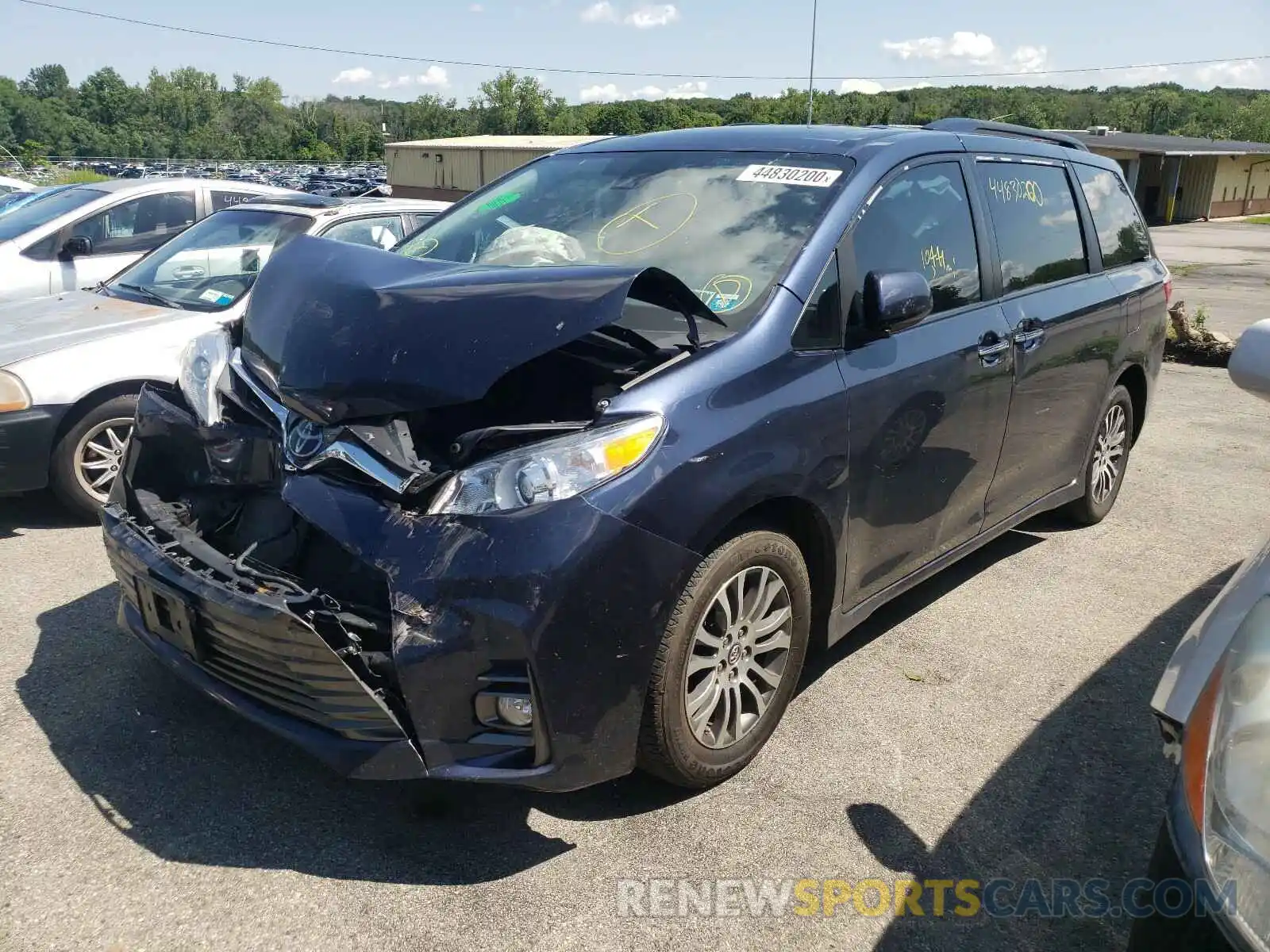 2 Photograph of a damaged car 5TDYZ3DC8KS014324 TOYOTA SIENNA 2019