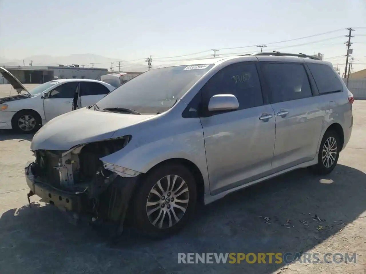 2 Photograph of a damaged car 5TDYZ3DC8KS014761 TOYOTA SIENNA 2019