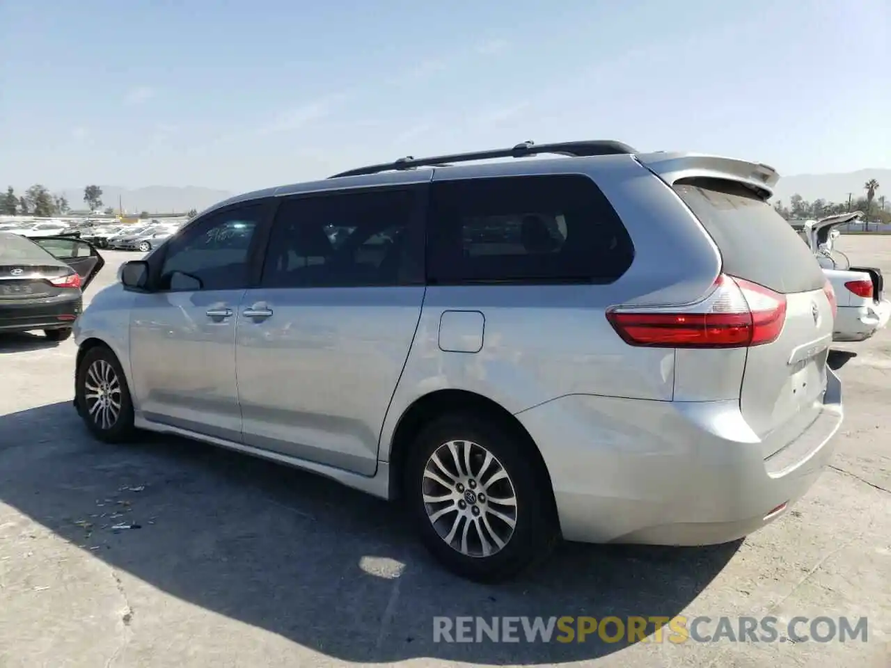 3 Photograph of a damaged car 5TDYZ3DC8KS014761 TOYOTA SIENNA 2019