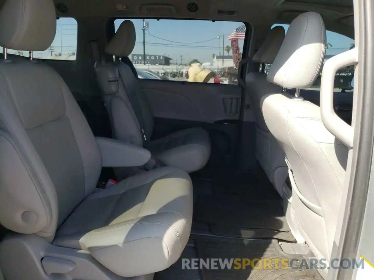 6 Photograph of a damaged car 5TDYZ3DC8KS014761 TOYOTA SIENNA 2019