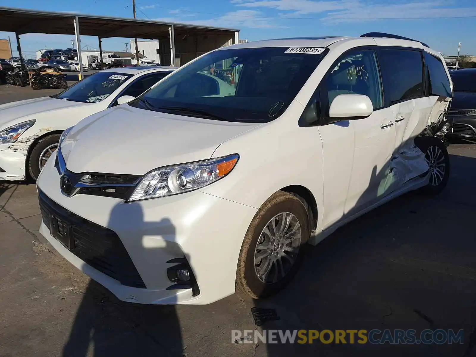 2 Photograph of a damaged car 5TDYZ3DC8KS014839 TOYOTA SIENNA 2019