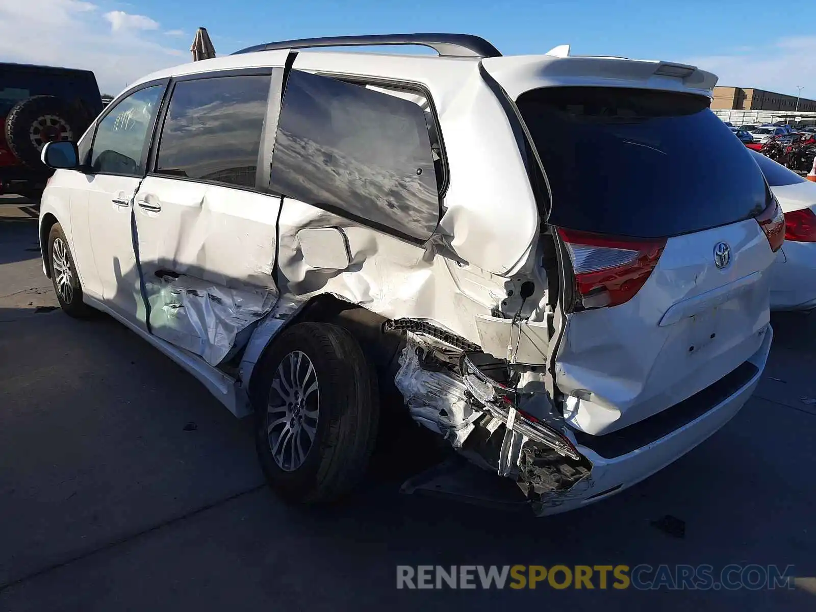 3 Photograph of a damaged car 5TDYZ3DC8KS014839 TOYOTA SIENNA 2019