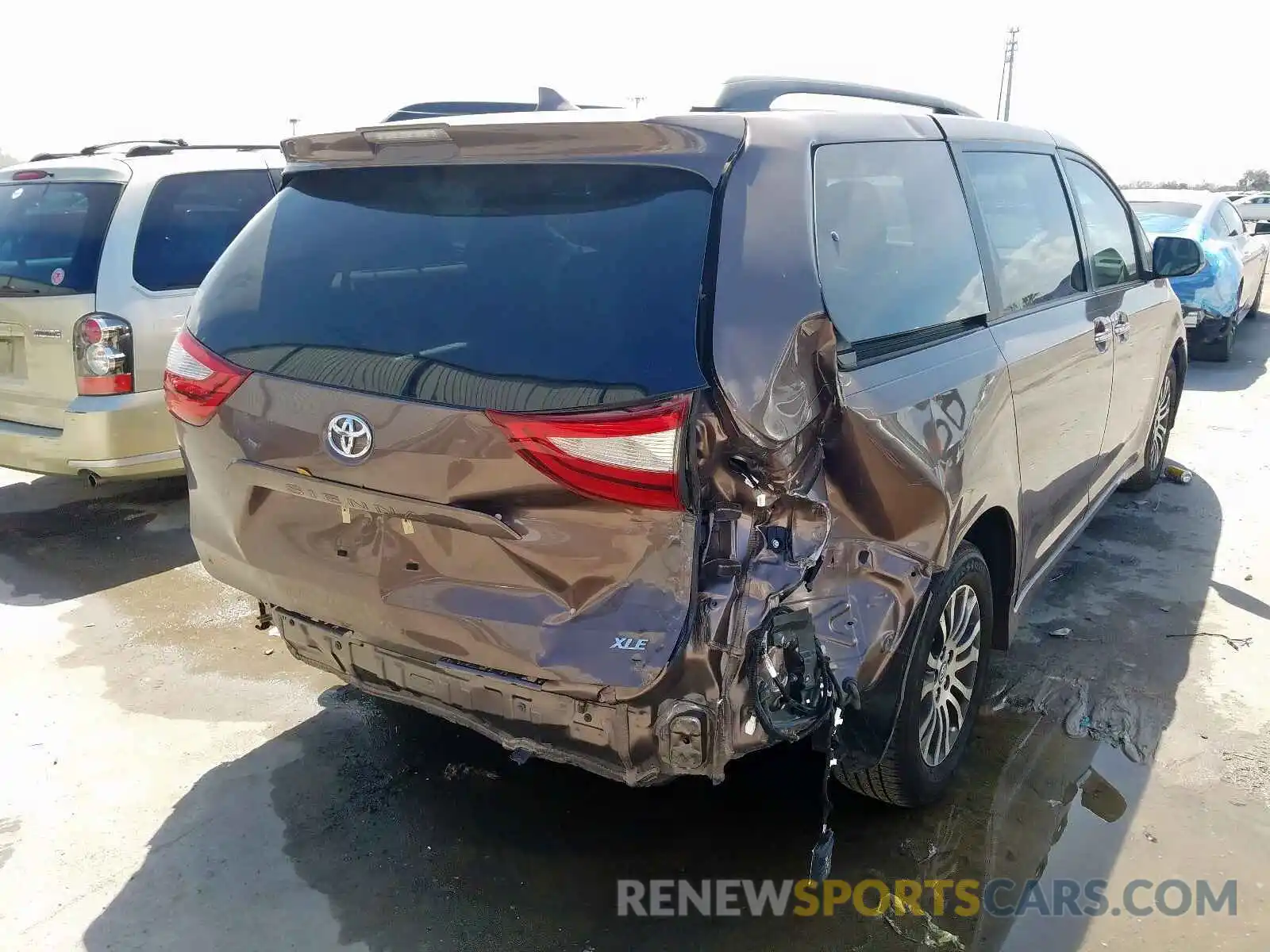 4 Photograph of a damaged car 5TDYZ3DC8KS017188 TOYOTA SIENNA 2019