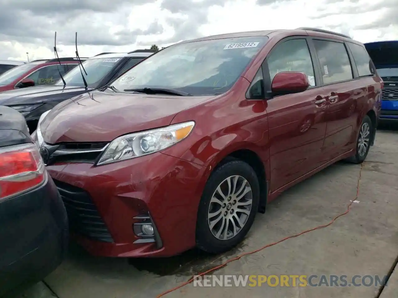 2 Photograph of a damaged car 5TDYZ3DC8KS019636 TOYOTA SIENNA 2019