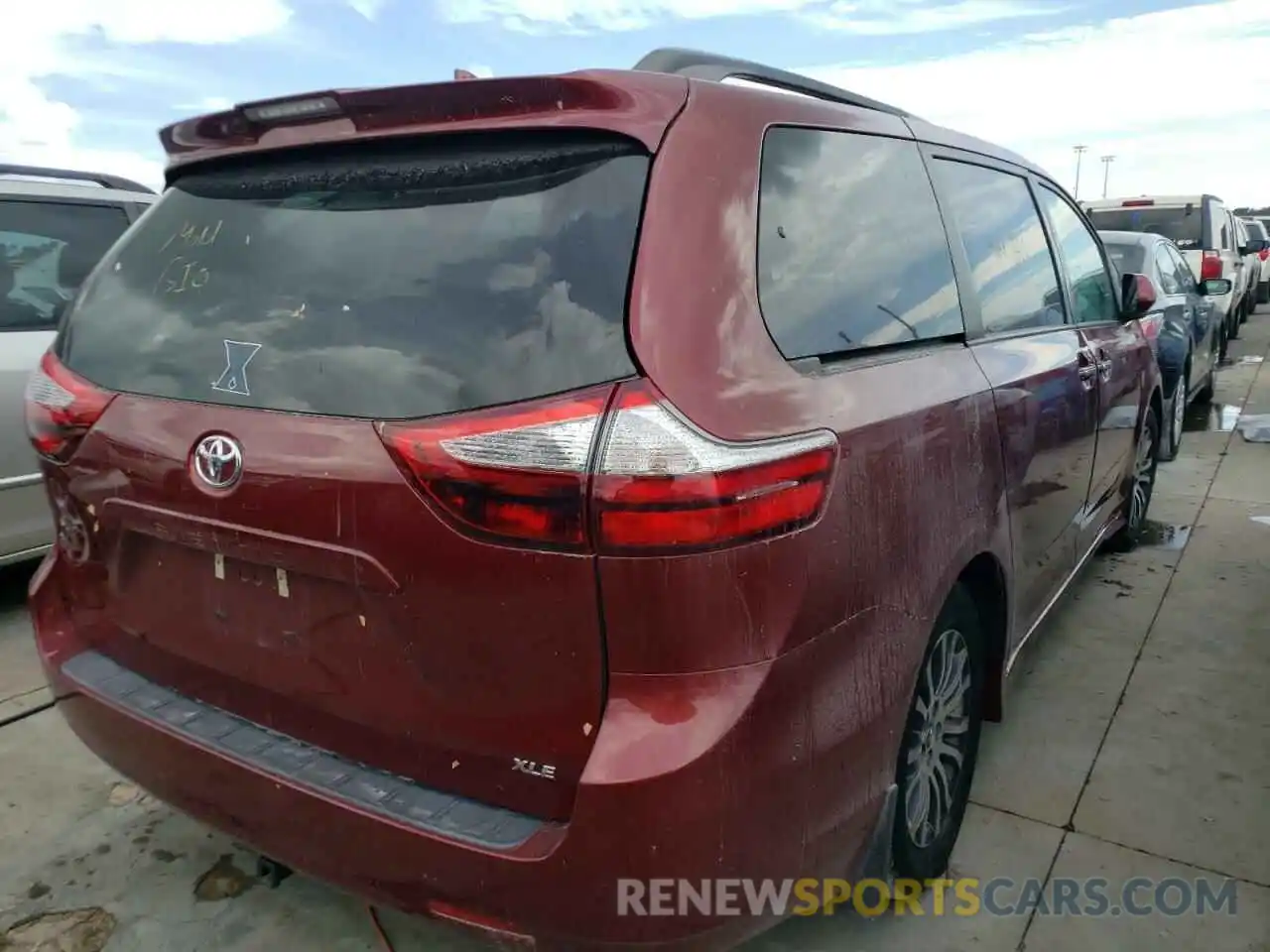 4 Photograph of a damaged car 5TDYZ3DC8KS019636 TOYOTA SIENNA 2019