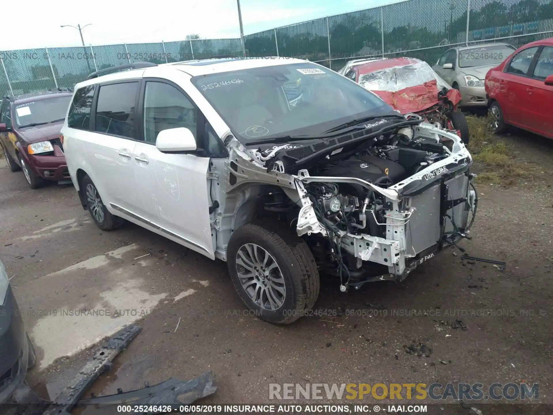 1 Photograph of a damaged car 5TDYZ3DC8KS967972 TOYOTA SIENNA 2019