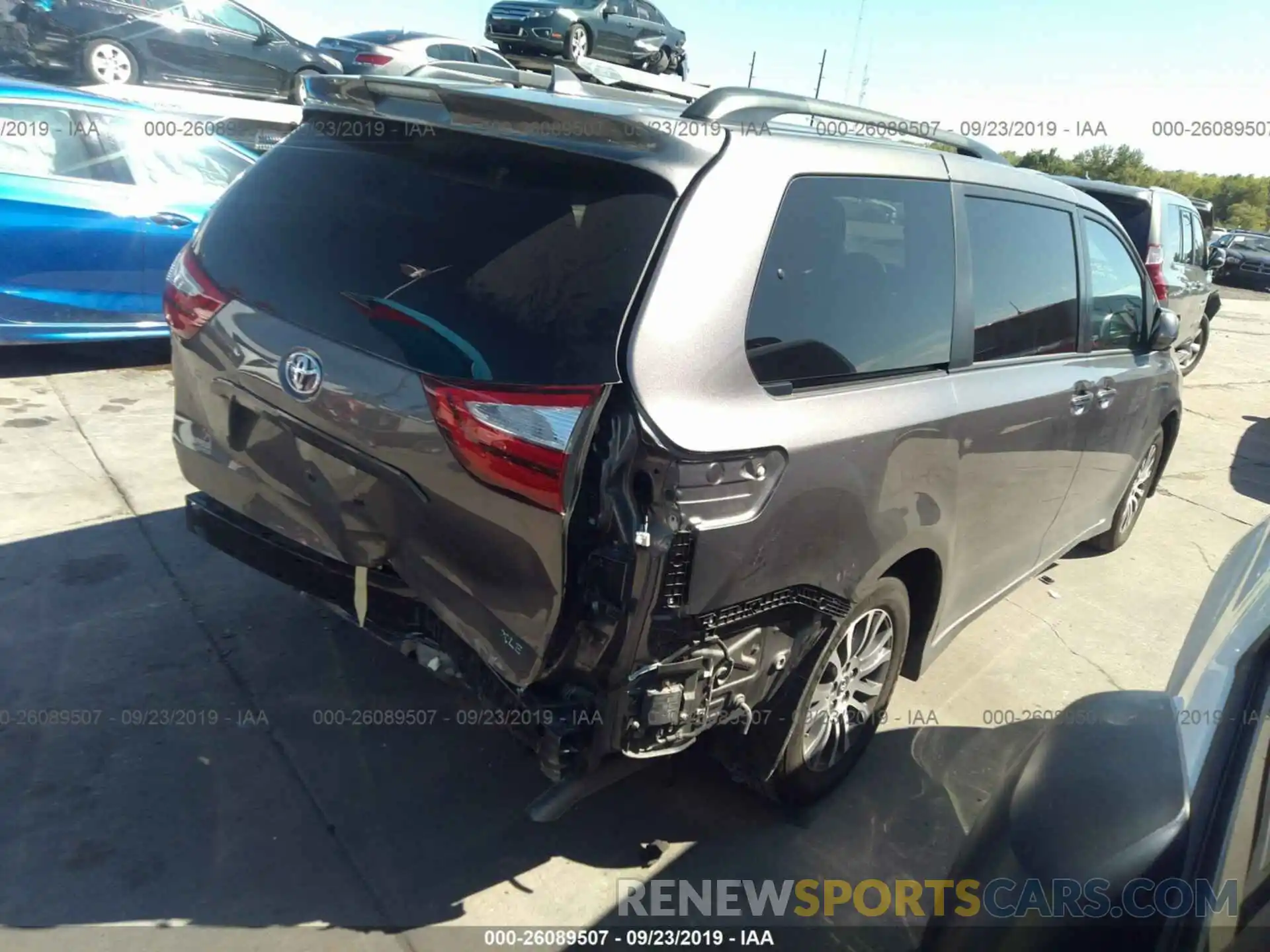 4 Photograph of a damaged car 5TDYZ3DC8KS968264 TOYOTA SIENNA 2019