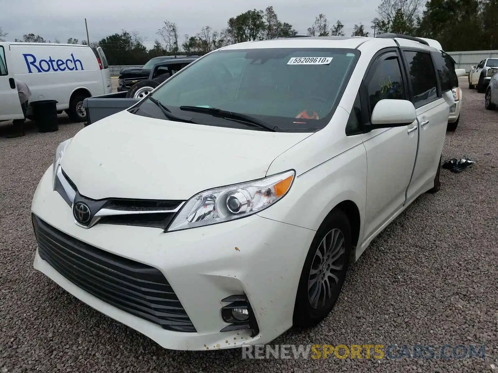 2 Photograph of a damaged car 5TDYZ3DC8KS970208 TOYOTA SIENNA 2019