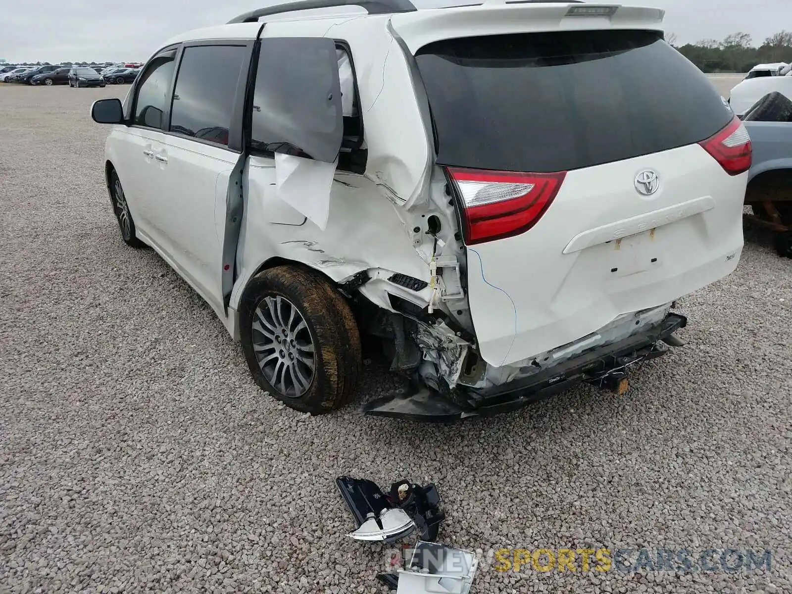 3 Photograph of a damaged car 5TDYZ3DC8KS970208 TOYOTA SIENNA 2019