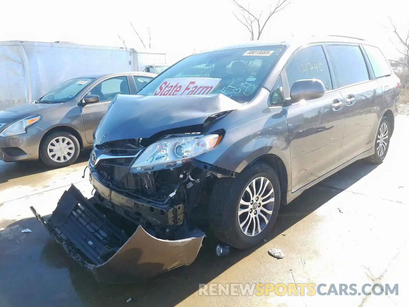 2 Photograph of a damaged car 5TDYZ3DC8KS970354 TOYOTA SIENNA 2019