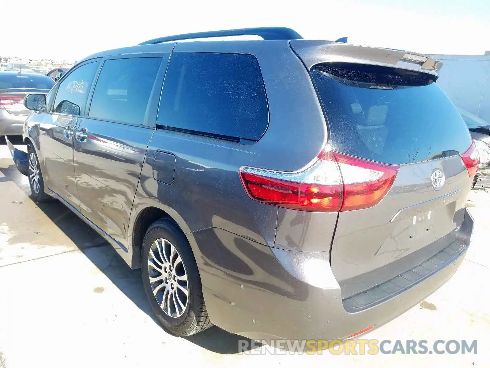 3 Фотография поврежденного автомобиля 5TDYZ3DC8KS970354 TOYOTA SIENNA 2019