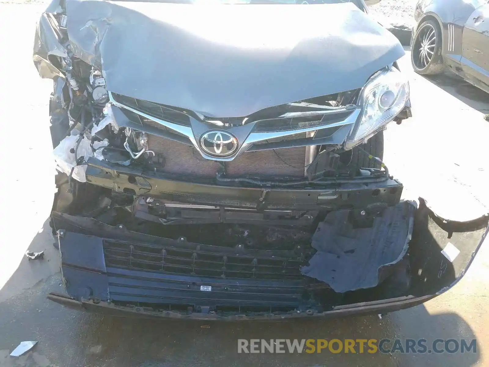 9 Photograph of a damaged car 5TDYZ3DC8KS970354 TOYOTA SIENNA 2019