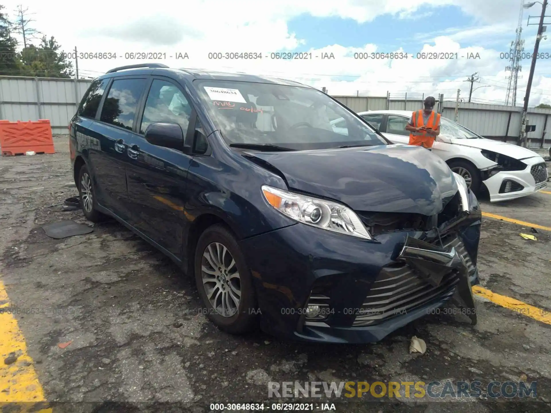 1 Фотография поврежденного автомобиля 5TDYZ3DC8KS971441 TOYOTA SIENNA 2019