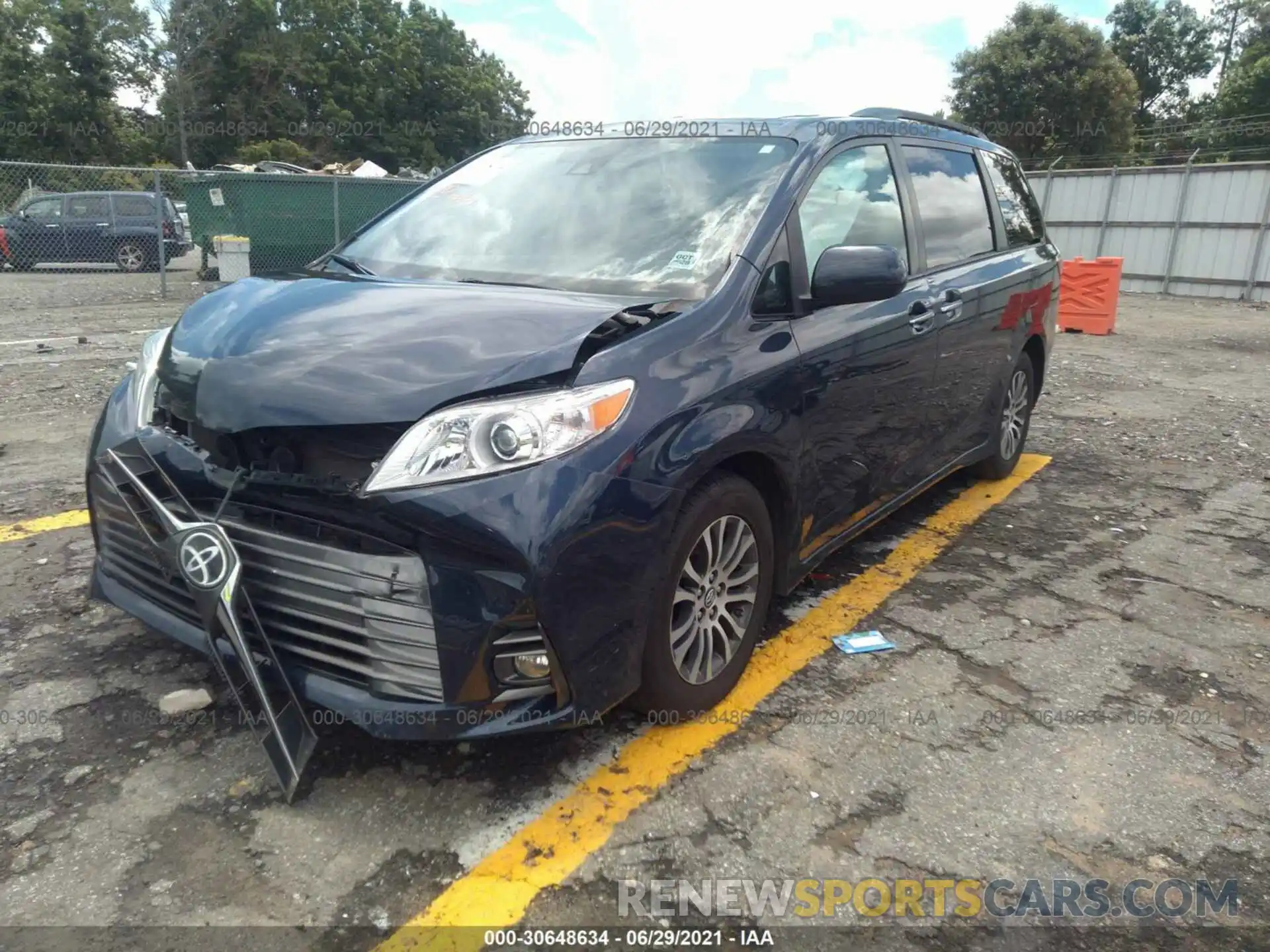 2 Photograph of a damaged car 5TDYZ3DC8KS971441 TOYOTA SIENNA 2019