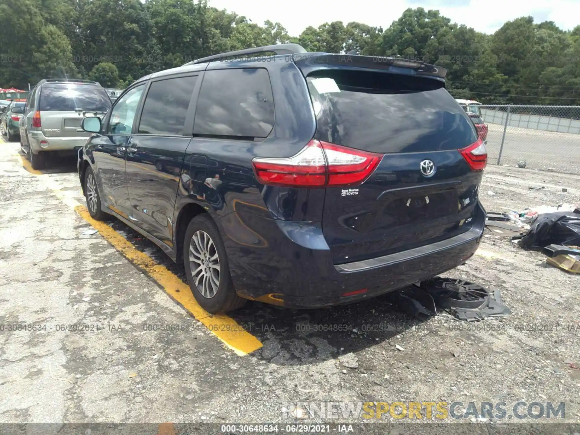 3 Photograph of a damaged car 5TDYZ3DC8KS971441 TOYOTA SIENNA 2019