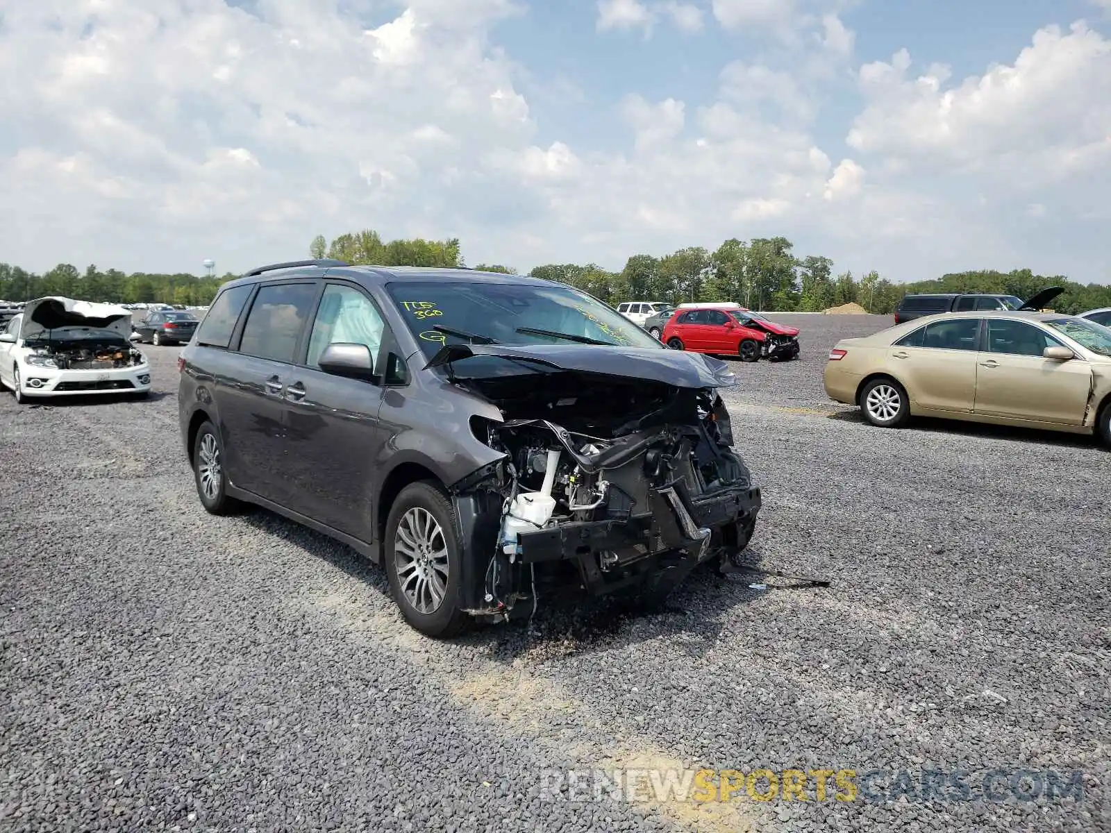 1 Photograph of a damaged car 5TDYZ3DC8KS974663 TOYOTA SIENNA 2019