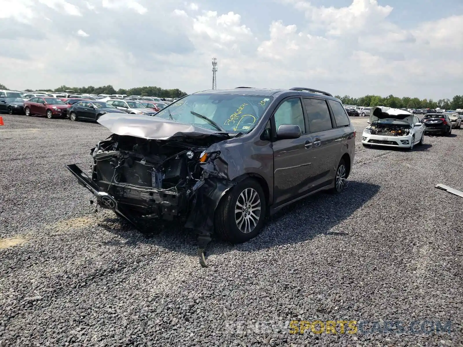 2 Photograph of a damaged car 5TDYZ3DC8KS974663 TOYOTA SIENNA 2019