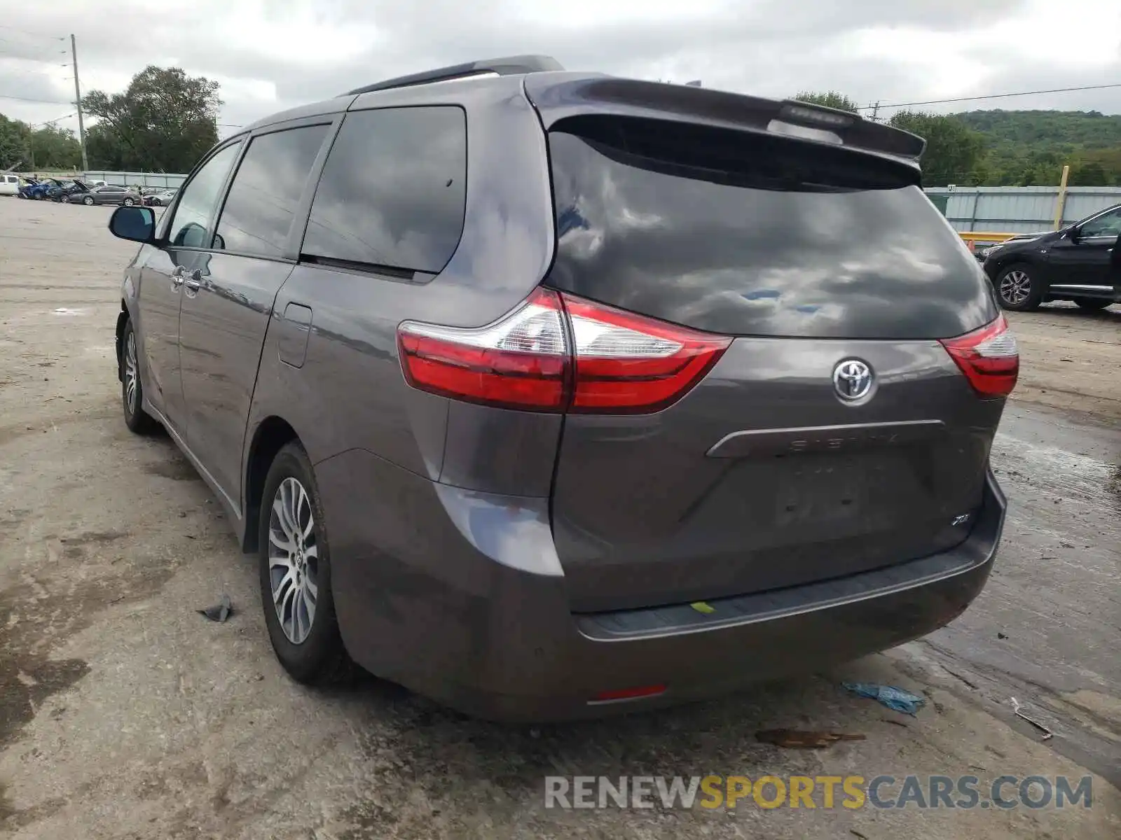 3 Photograph of a damaged car 5TDYZ3DC8KS976090 TOYOTA SIENNA 2019