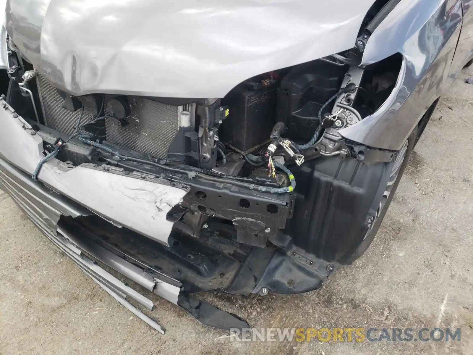 9 Photograph of a damaged car 5TDYZ3DC8KS976090 TOYOTA SIENNA 2019