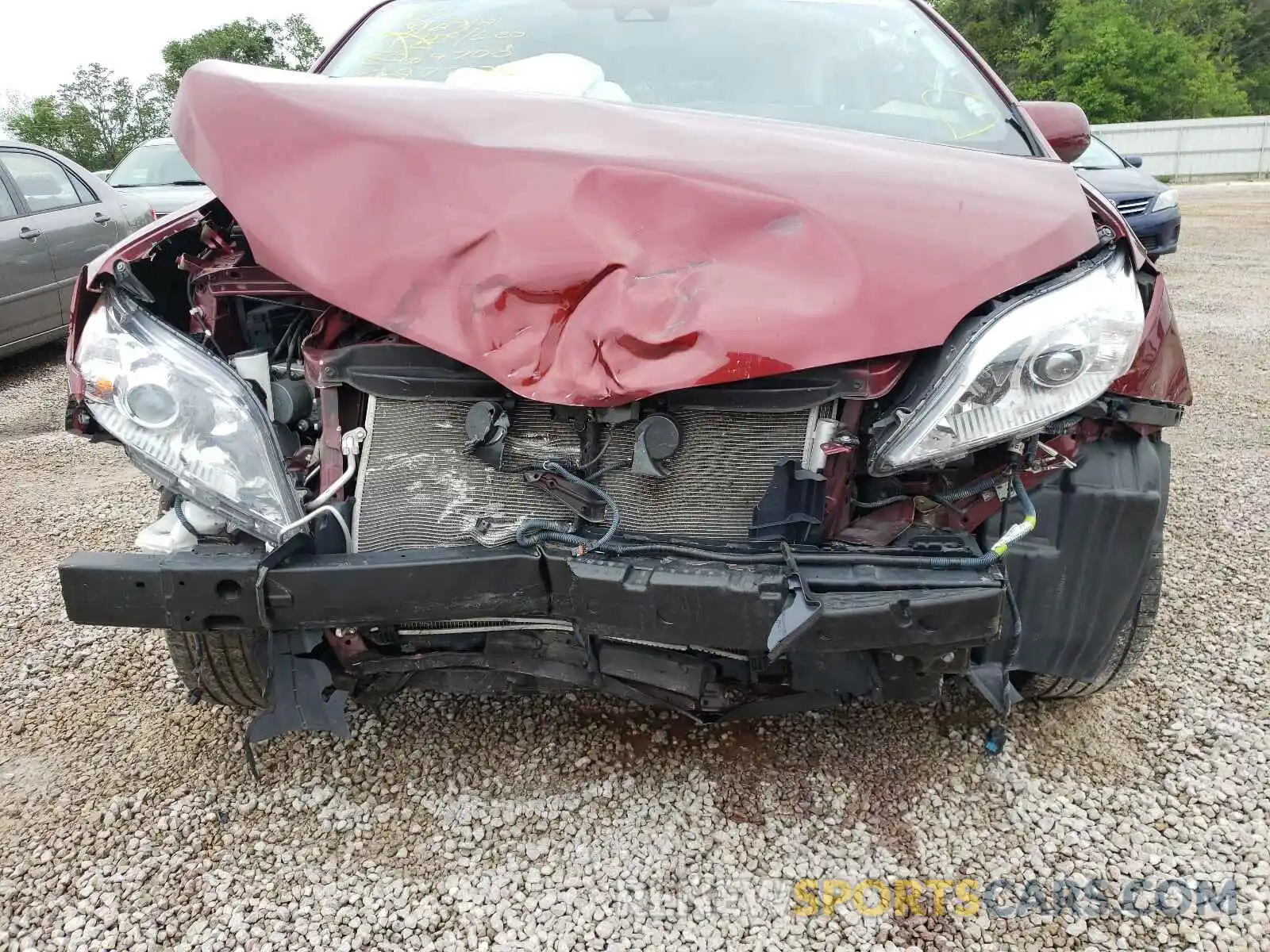 9 Photograph of a damaged car 5TDYZ3DC8KS977126 TOYOTA SIENNA 2019