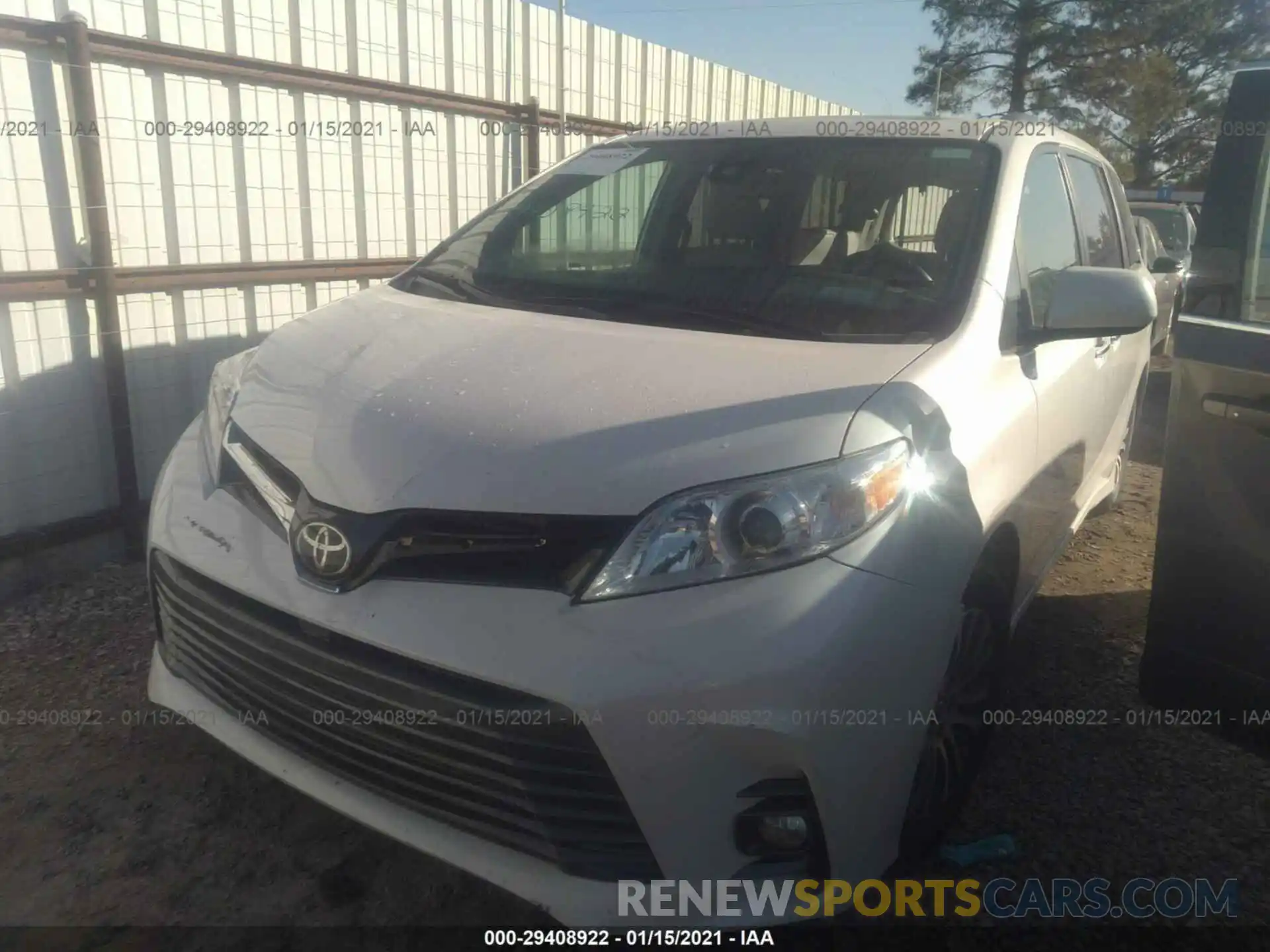 2 Photograph of a damaged car 5TDYZ3DC8KS978423 TOYOTA SIENNA 2019