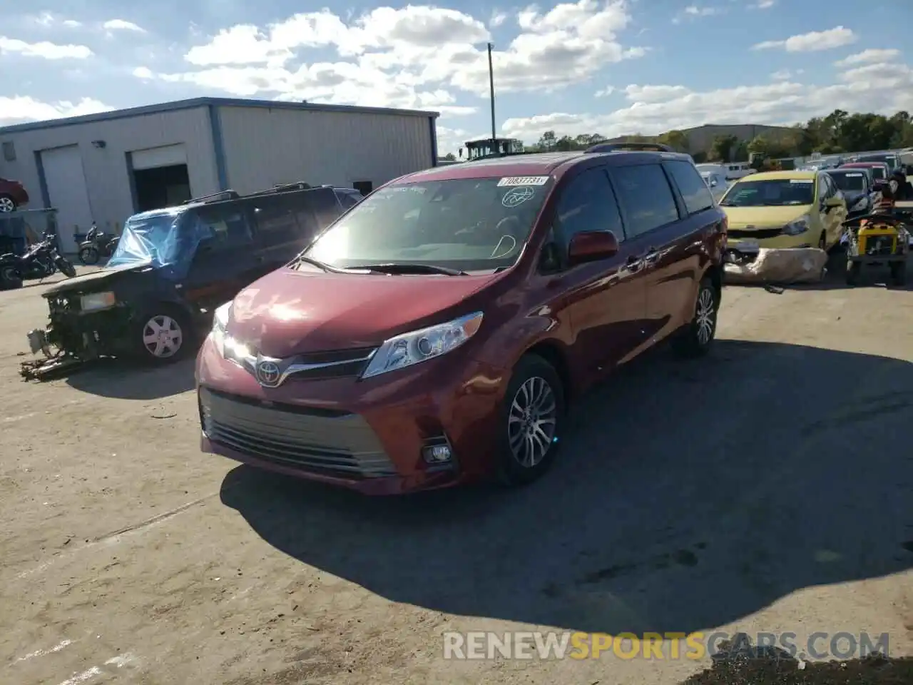 2 Photograph of a damaged car 5TDYZ3DC8KS980883 TOYOTA SIENNA 2019