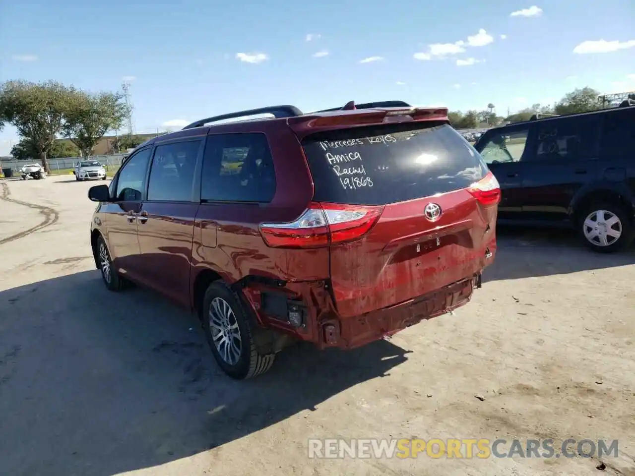 3 Photograph of a damaged car 5TDYZ3DC8KS980883 TOYOTA SIENNA 2019