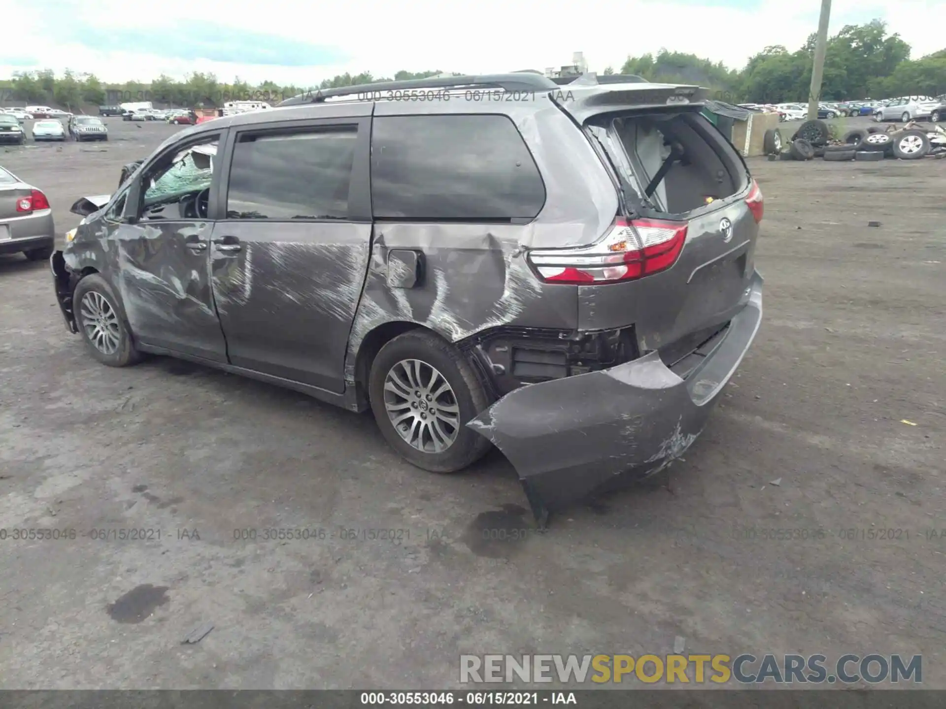 3 Photograph of a damaged car 5TDYZ3DC8KS981970 TOYOTA SIENNA 2019