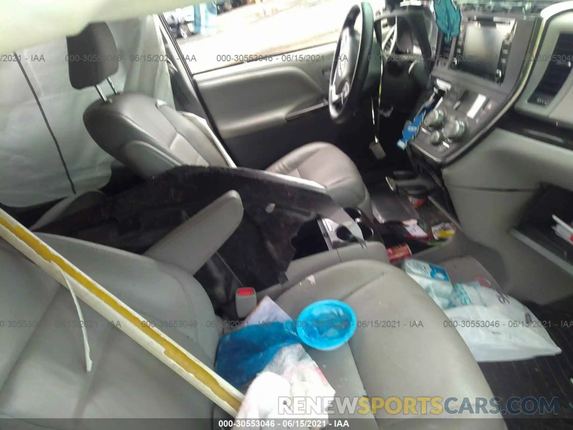 5 Photograph of a damaged car 5TDYZ3DC8KS981970 TOYOTA SIENNA 2019