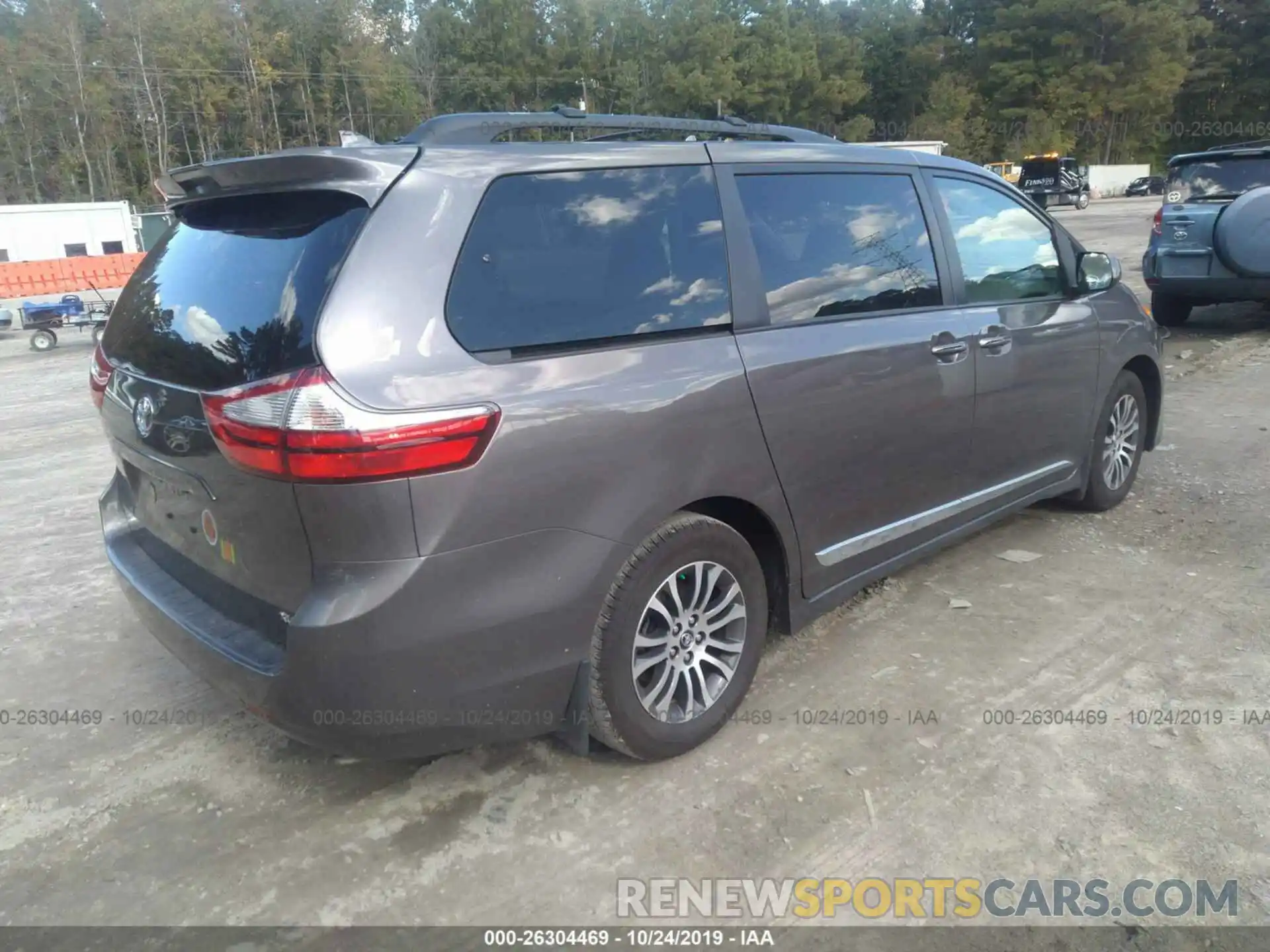 4 Photograph of a damaged car 5TDYZ3DC8KS984173 TOYOTA SIENNA 2019