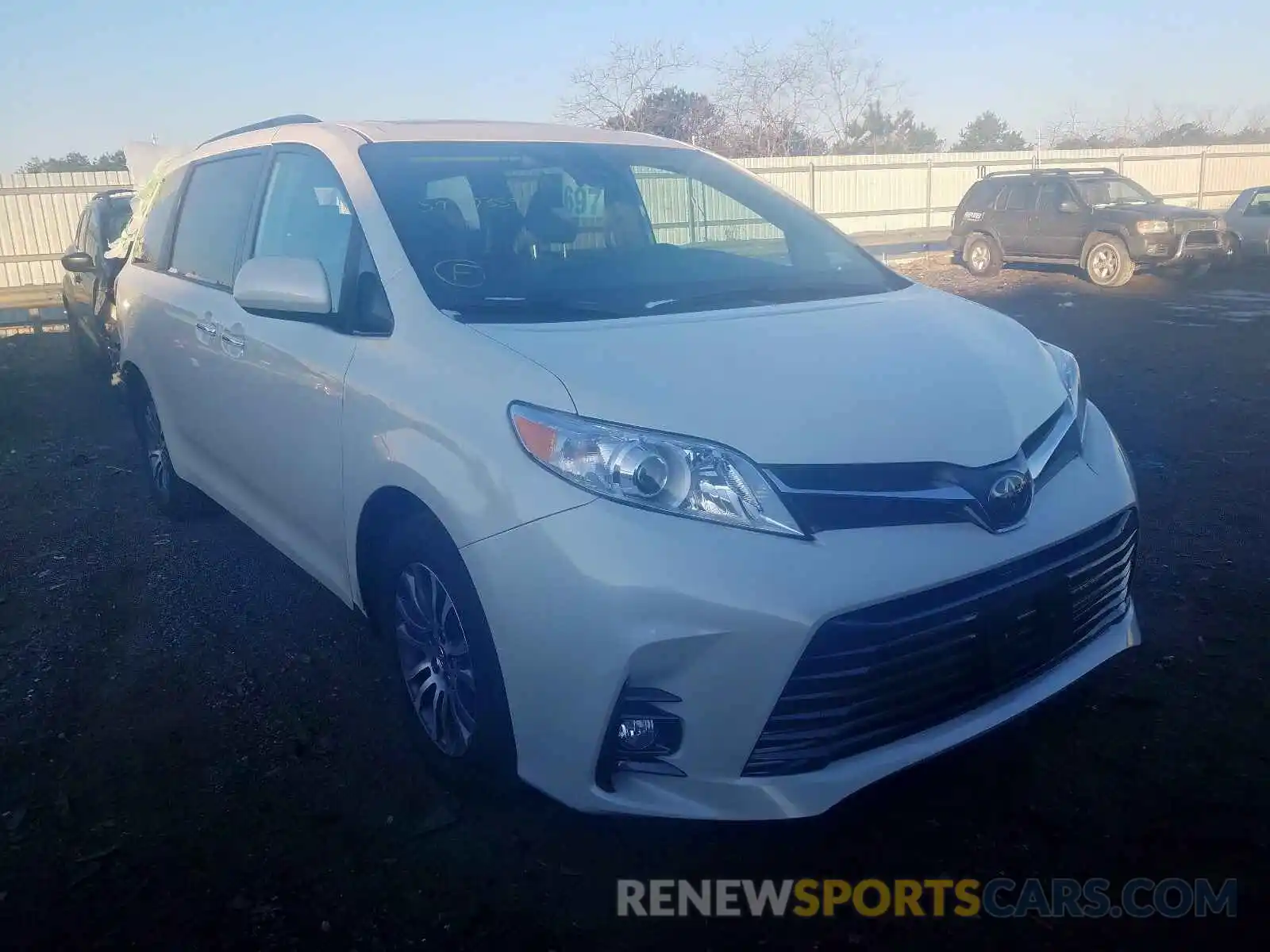 1 Photograph of a damaged car 5TDYZ3DC8KS985484 TOYOTA SIENNA 2019