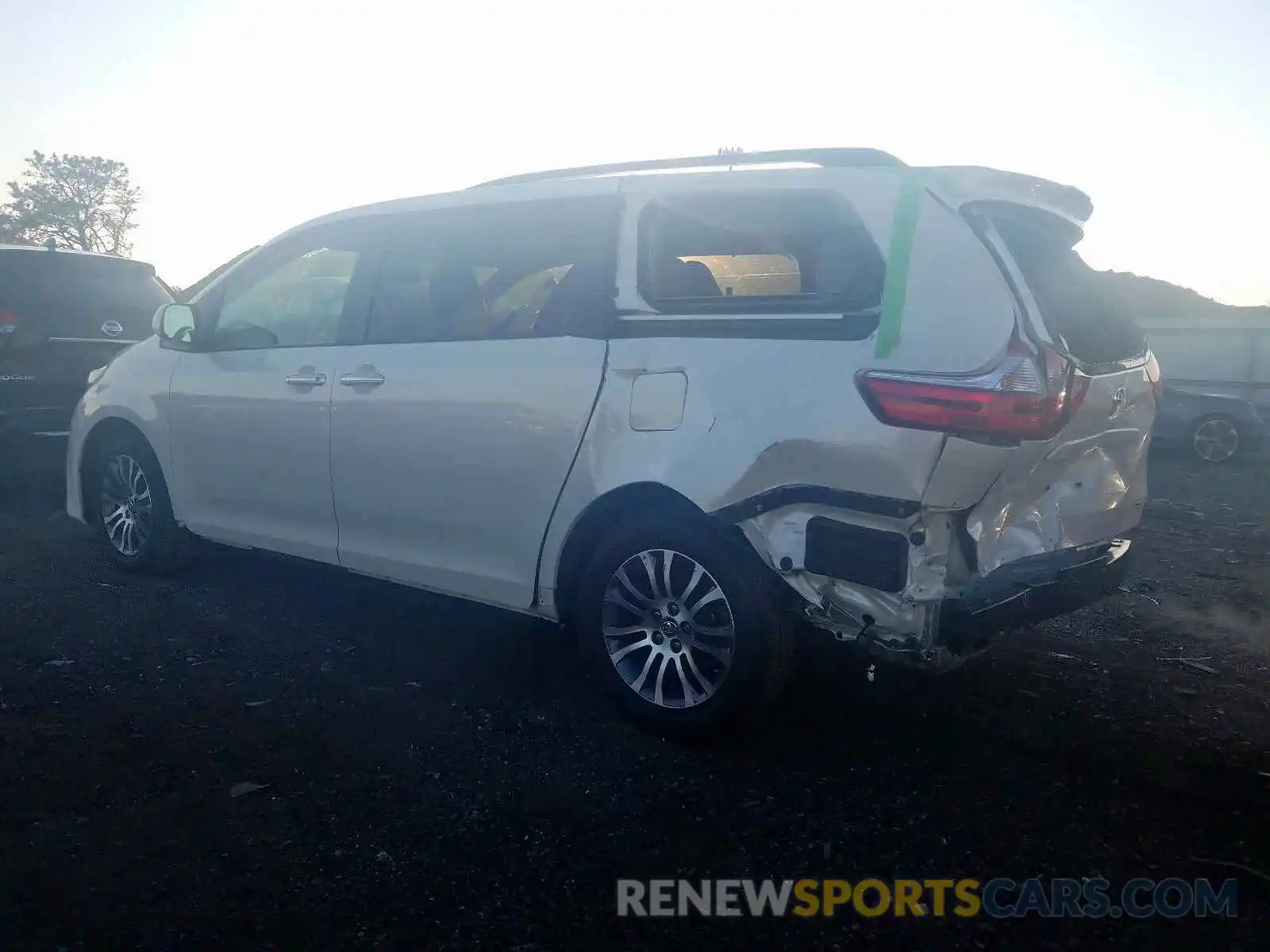 3 Photograph of a damaged car 5TDYZ3DC8KS985484 TOYOTA SIENNA 2019