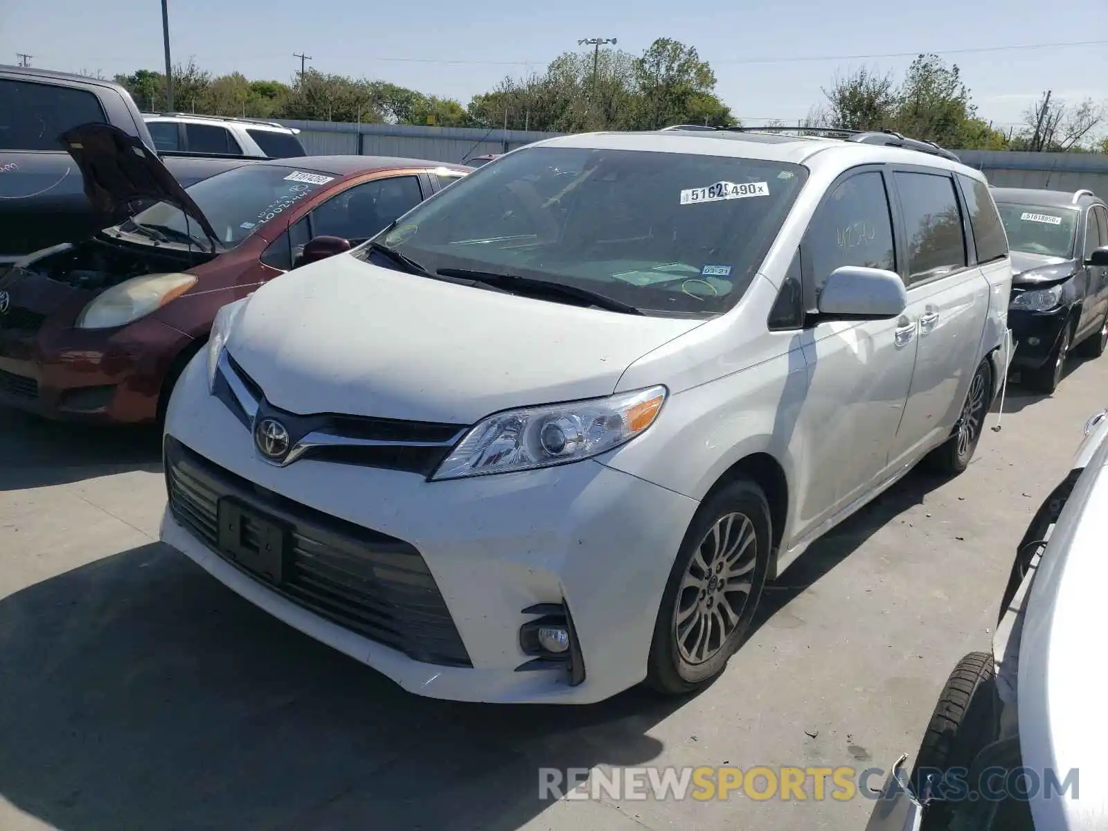 2 Photograph of a damaged car 5TDYZ3DC8KS985663 TOYOTA SIENNA 2019