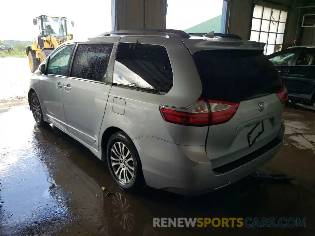 3 Photograph of a damaged car 5TDYZ3DC8KS987025 TOYOTA SIENNA 2019