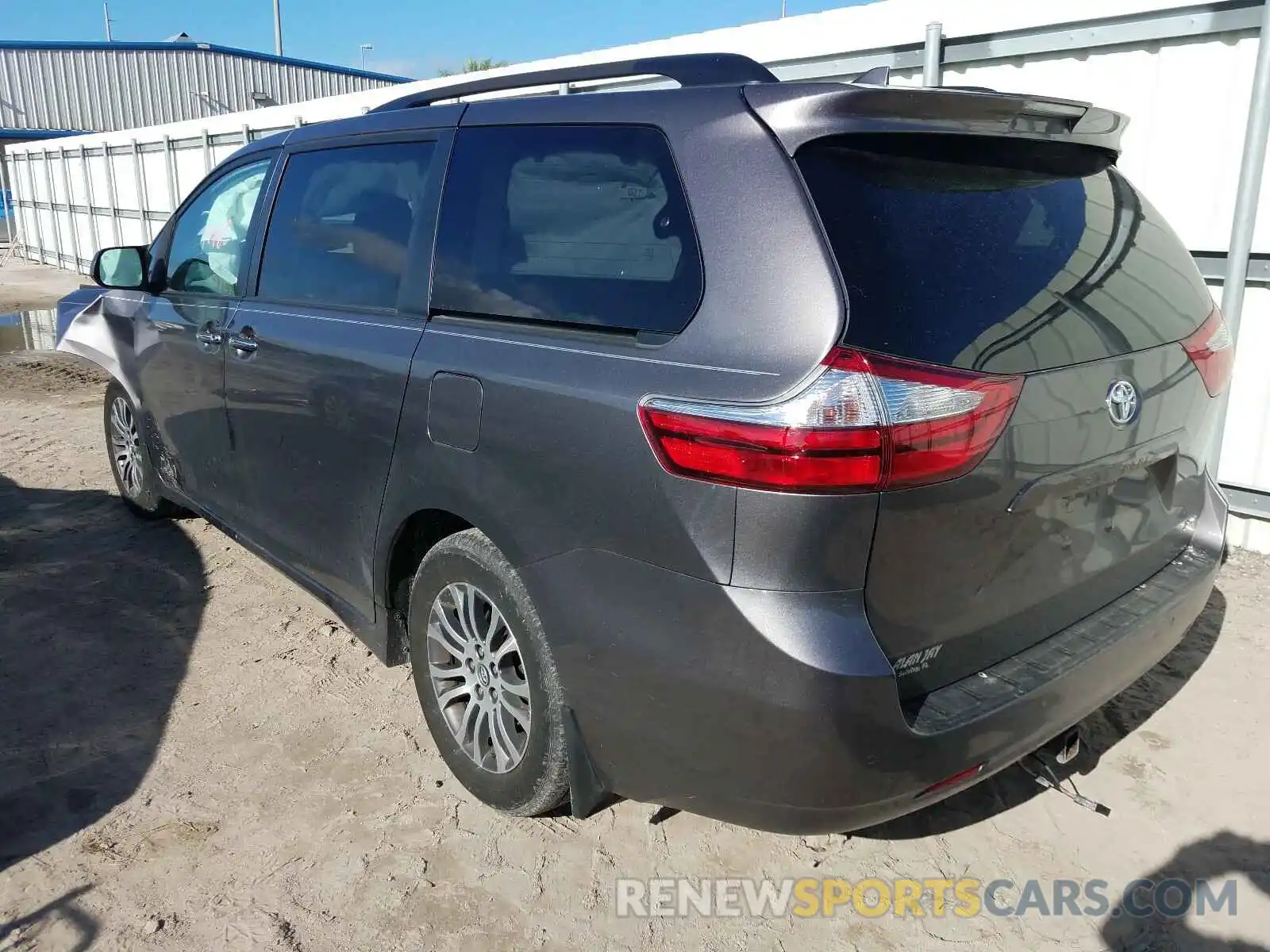 3 Photograph of a damaged car 5TDYZ3DC8KS989079 TOYOTA SIENNA 2019