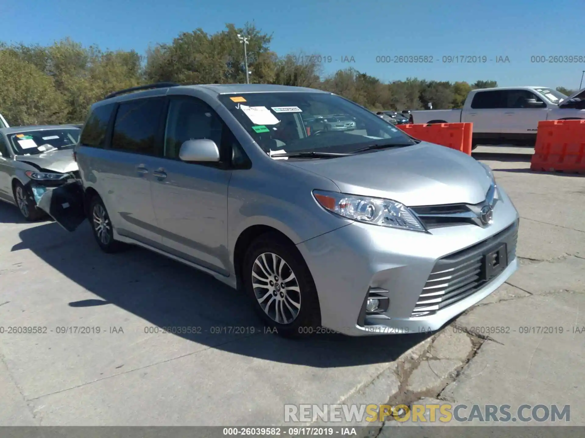 1 Photograph of a damaged car 5TDYZ3DC8KS989289 TOYOTA SIENNA 2019