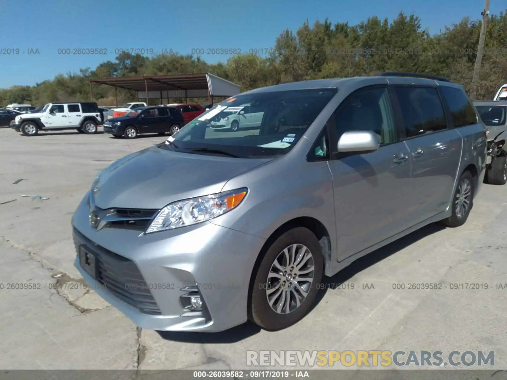 2 Photograph of a damaged car 5TDYZ3DC8KS989289 TOYOTA SIENNA 2019