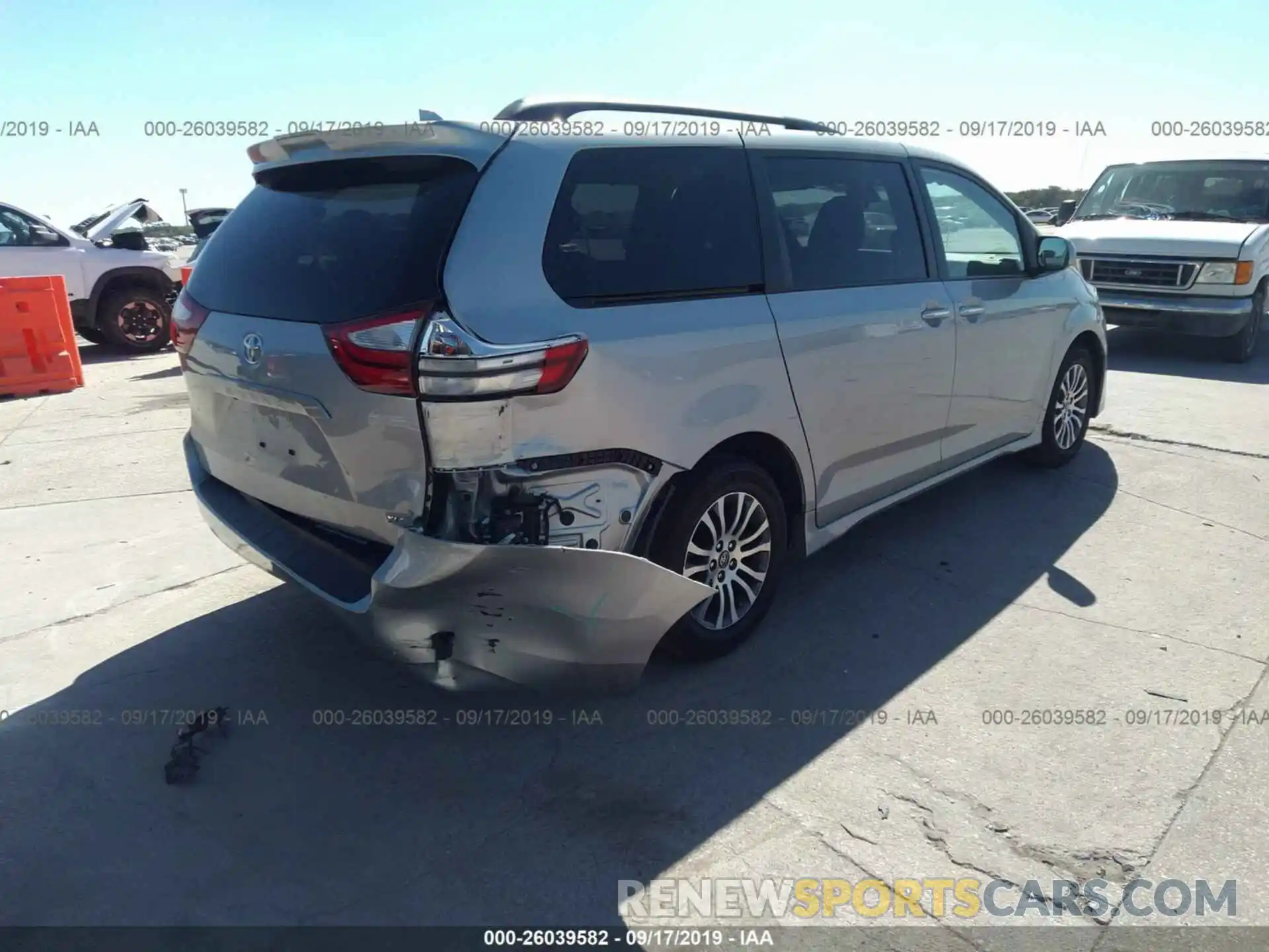 4 Фотография поврежденного автомобиля 5TDYZ3DC8KS989289 TOYOTA SIENNA 2019