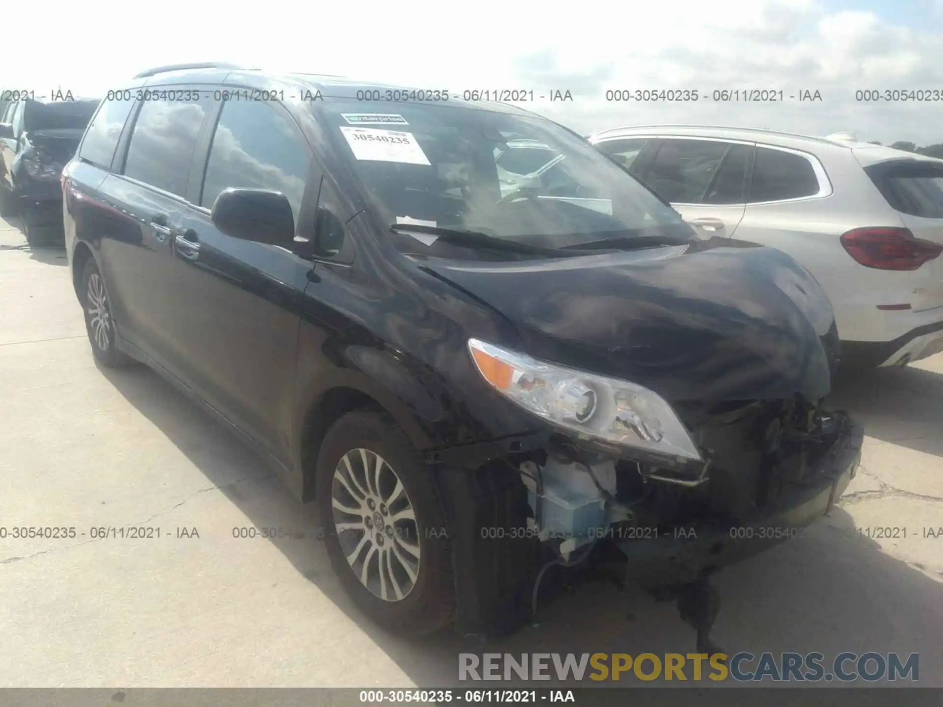 1 Photograph of a damaged car 5TDYZ3DC8KS989907 TOYOTA SIENNA 2019