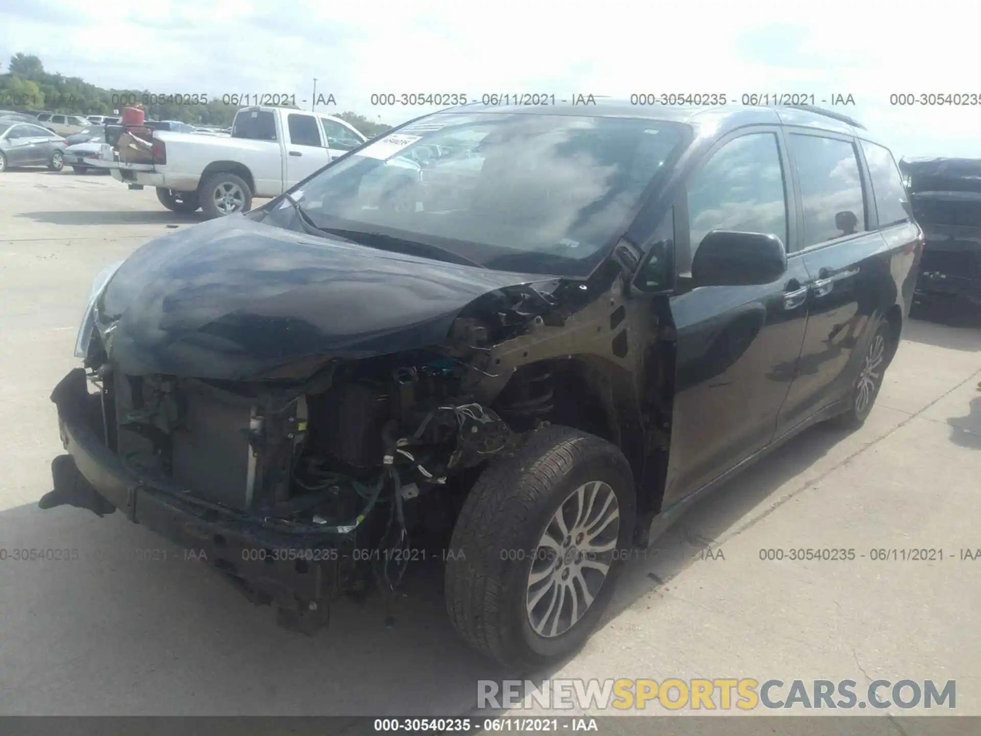 2 Photograph of a damaged car 5TDYZ3DC8KS989907 TOYOTA SIENNA 2019