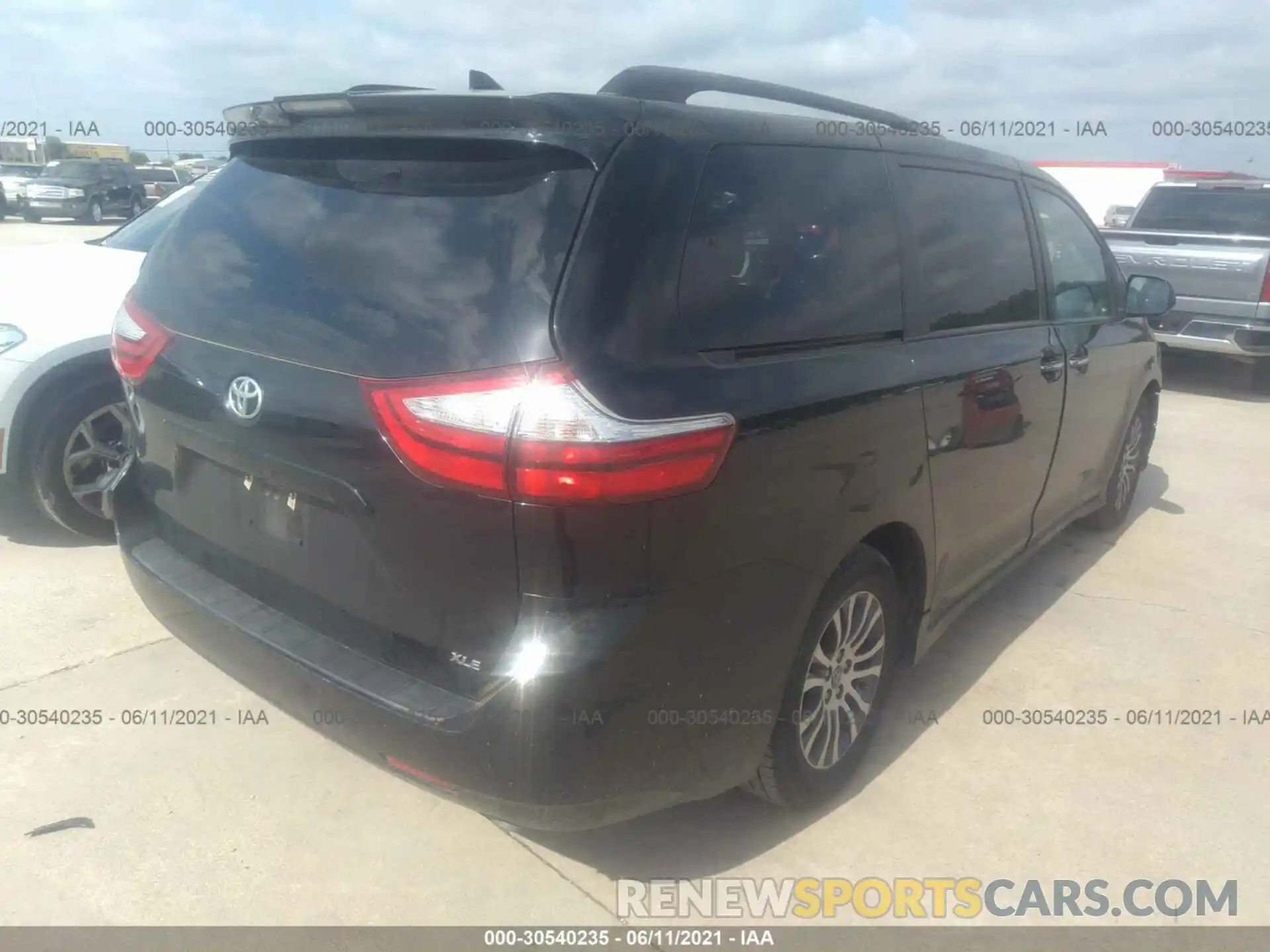 4 Фотография поврежденного автомобиля 5TDYZ3DC8KS989907 TOYOTA SIENNA 2019