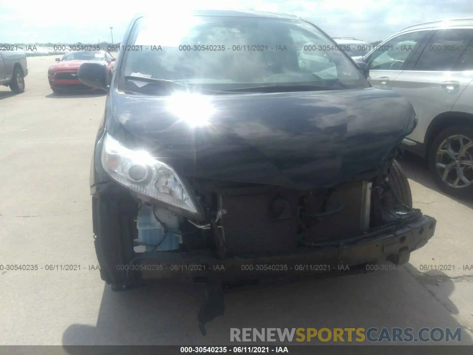 6 Photograph of a damaged car 5TDYZ3DC8KS989907 TOYOTA SIENNA 2019