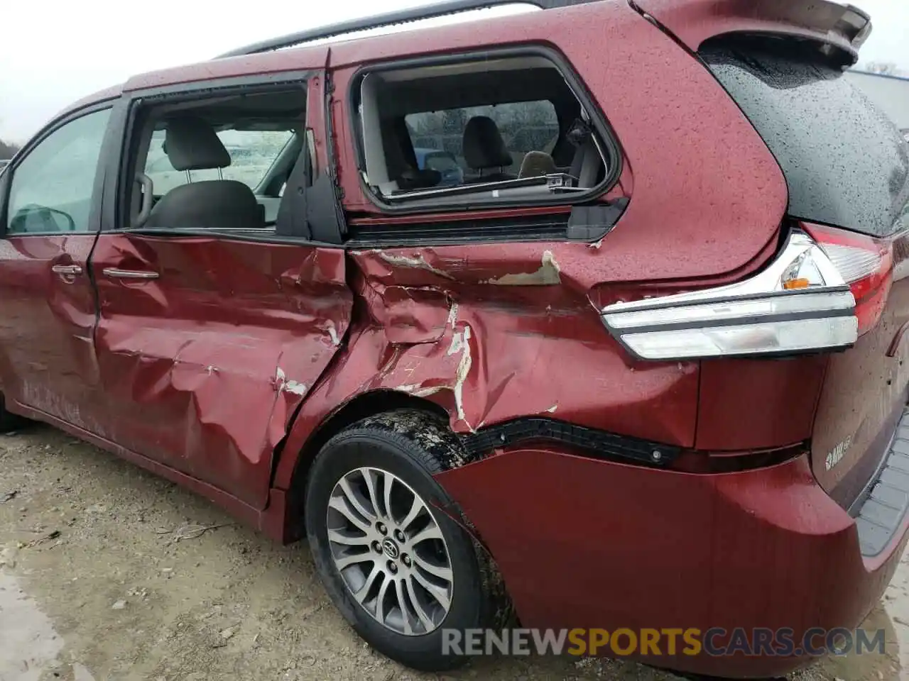 9 Photograph of a damaged car 5TDYZ3DC8KS991575 TOYOTA SIENNA 2019