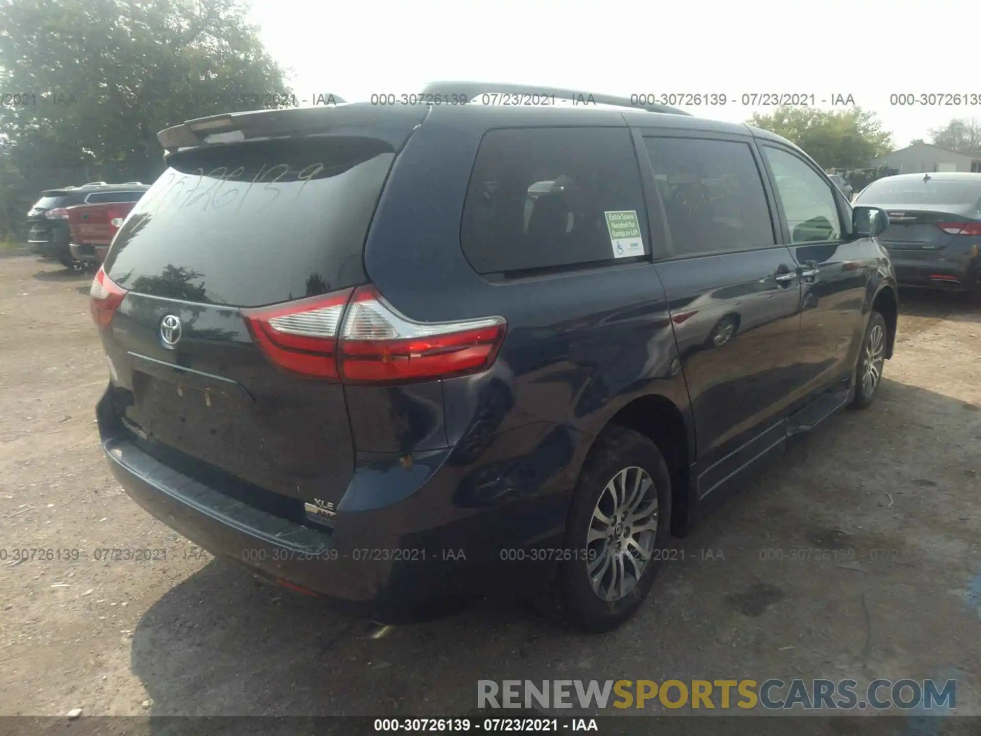 4 Photograph of a damaged car 5TDYZ3DC8KS992757 TOYOTA SIENNA 2019