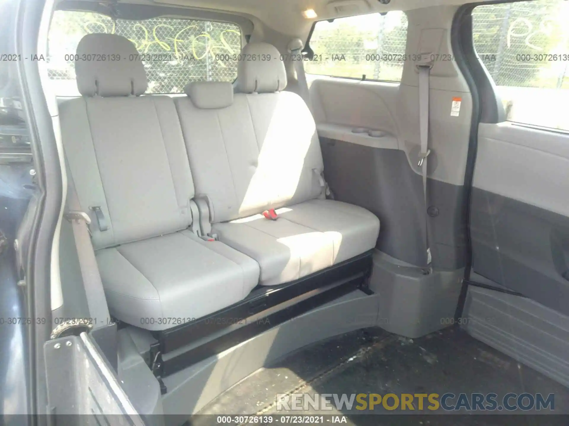 8 Фотография поврежденного автомобиля 5TDYZ3DC8KS992757 TOYOTA SIENNA 2019