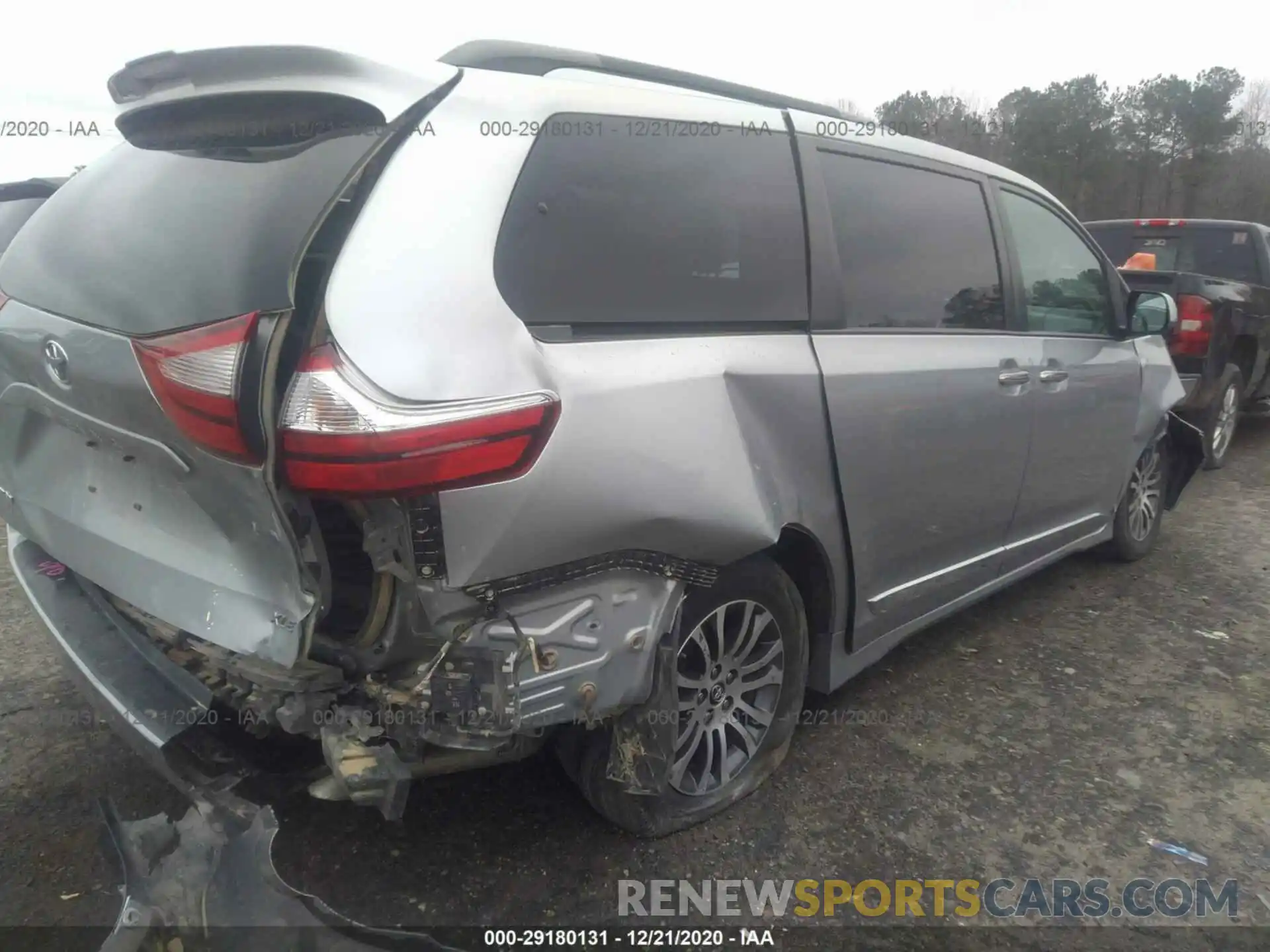 4 Photograph of a damaged car 5TDYZ3DC8KS994296 TOYOTA SIENNA 2019