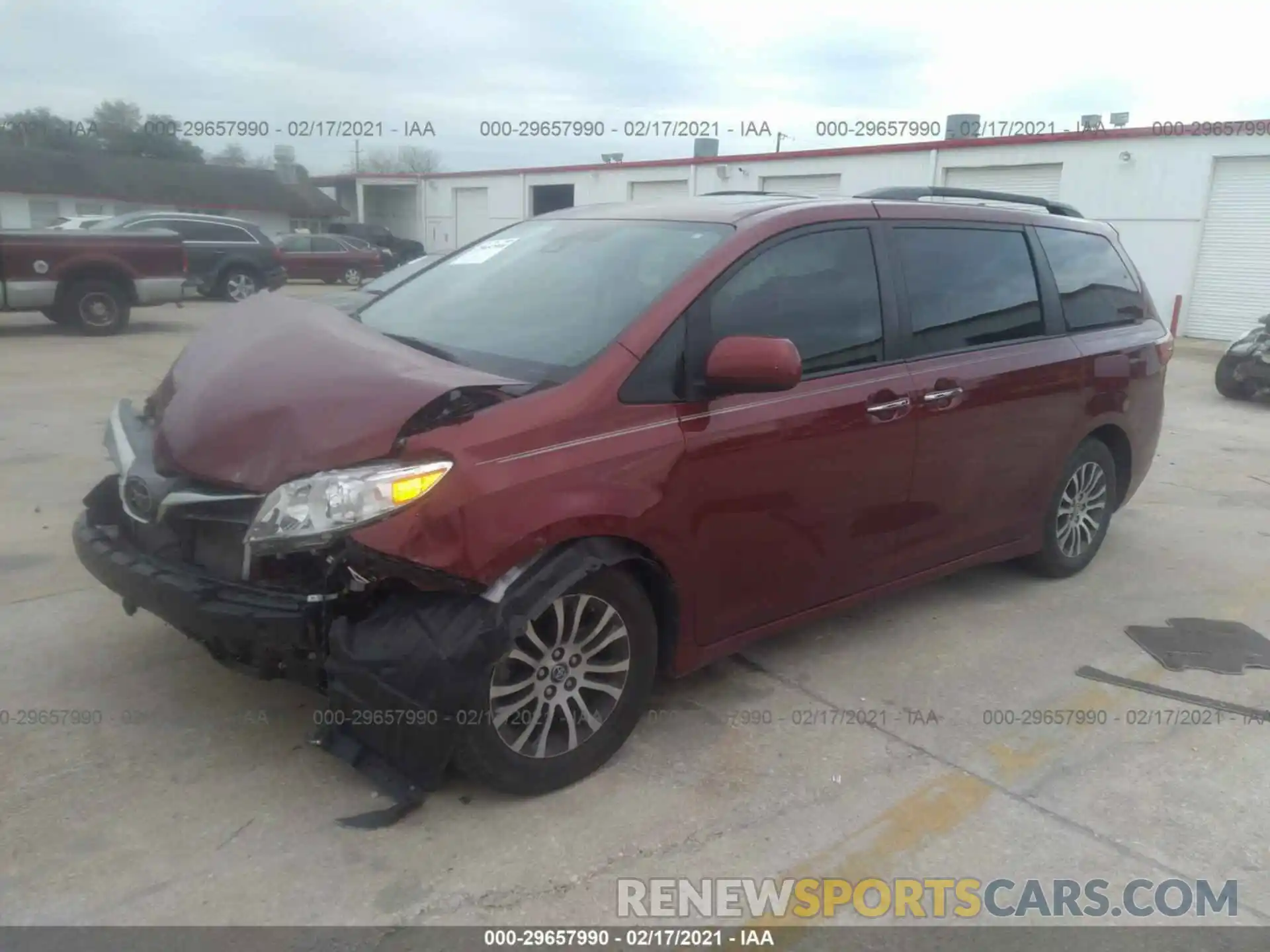 2 Photograph of a damaged car 5TDYZ3DC8KS996663 TOYOTA SIENNA 2019