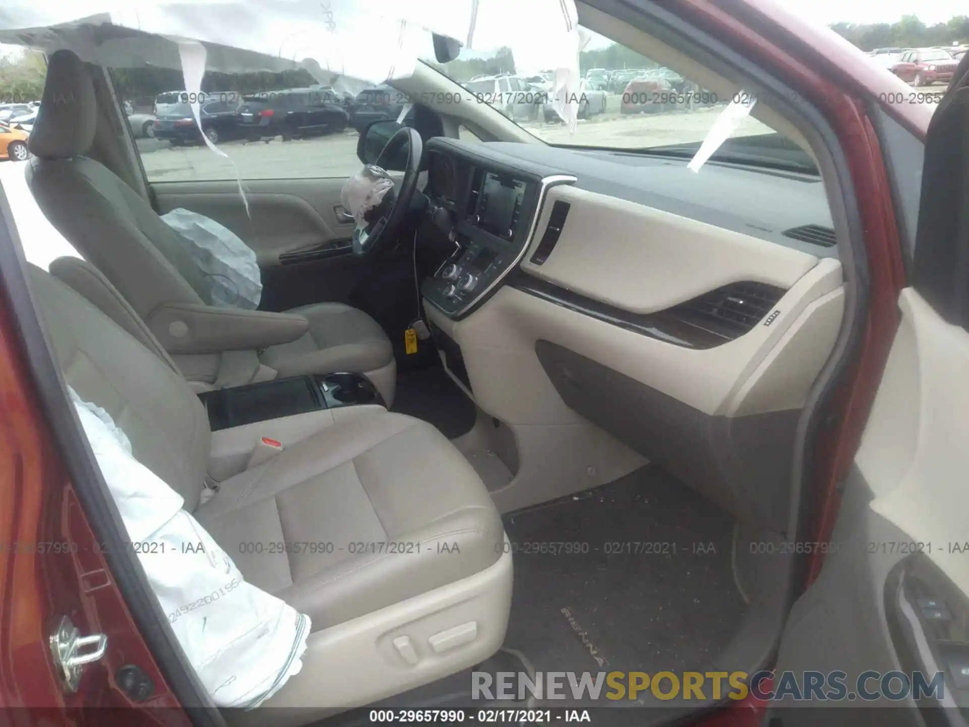 5 Photograph of a damaged car 5TDYZ3DC8KS996663 TOYOTA SIENNA 2019