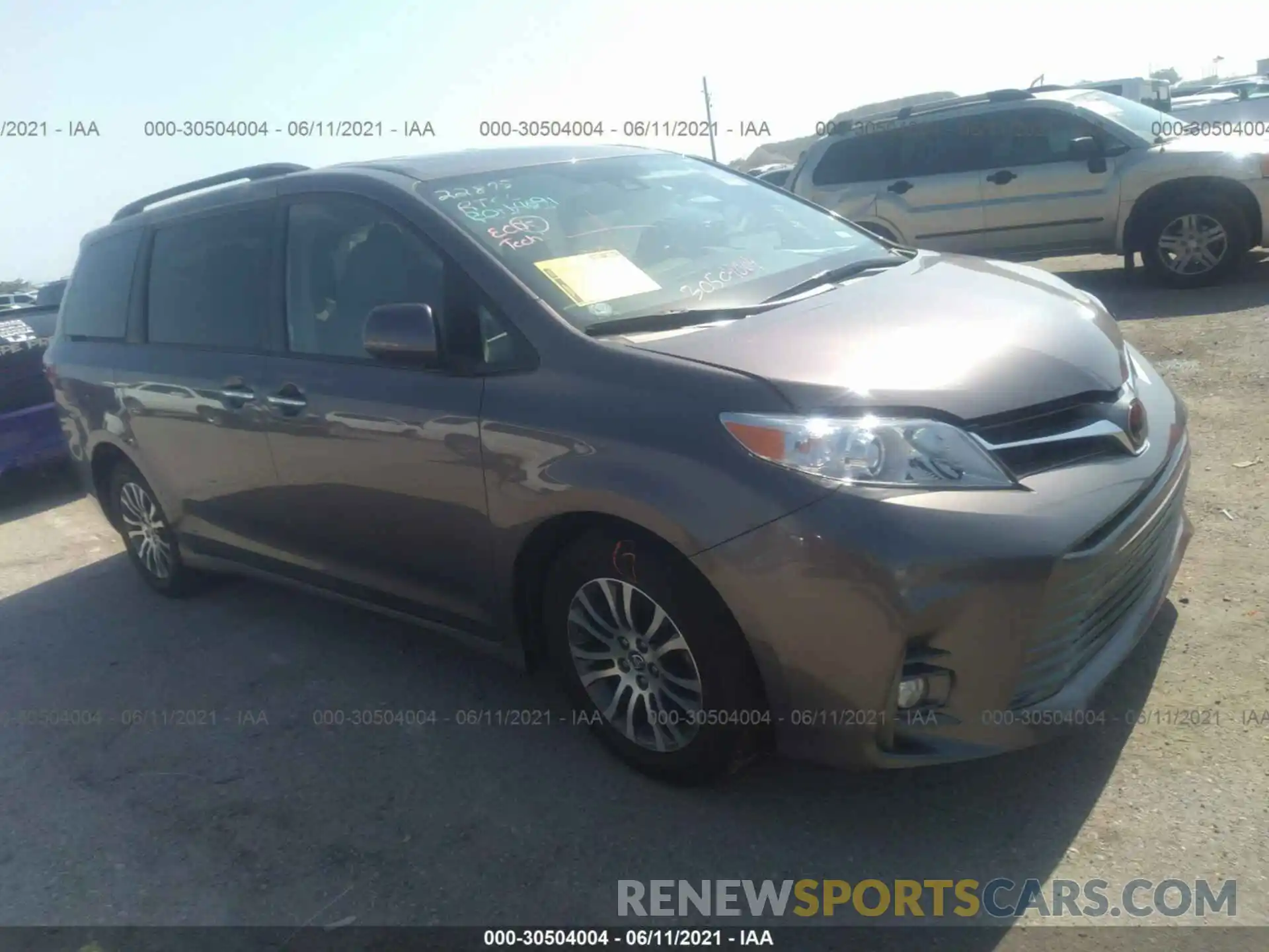 1 Photograph of a damaged car 5TDYZ3DC8KS996792 TOYOTA SIENNA 2019